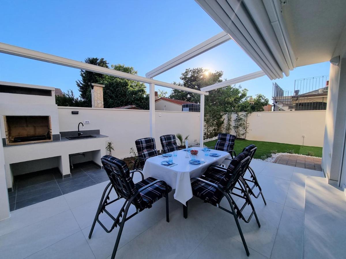 Villa White House Posesi Medulin Exterior foto
