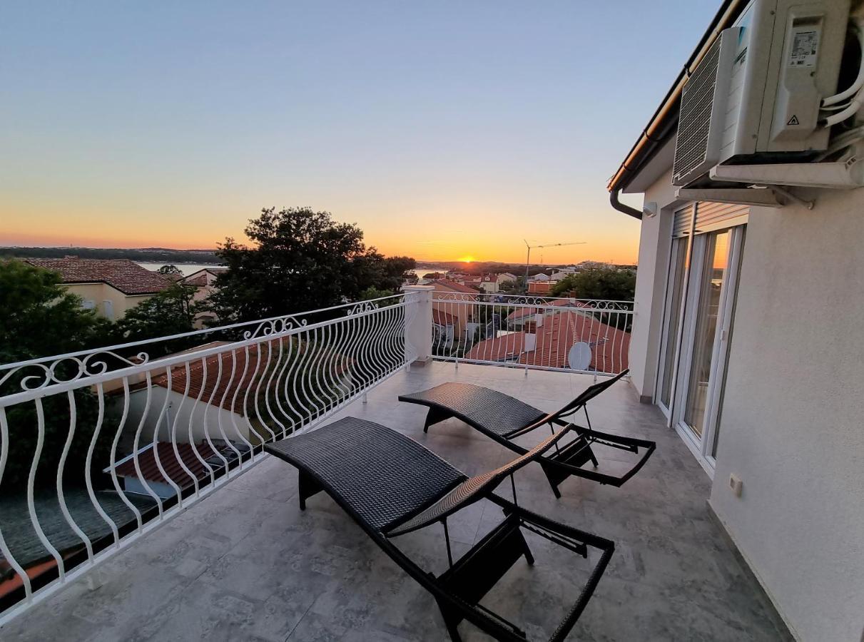 Villa White House Posesi Medulin Exterior foto