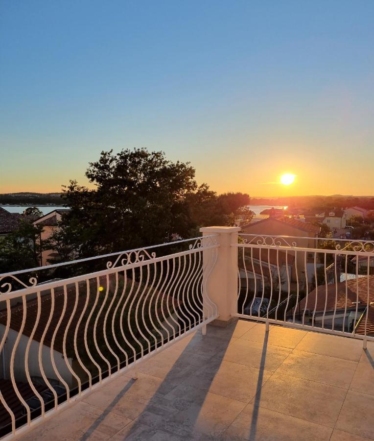 Villa White House Posesi Medulin Exterior foto